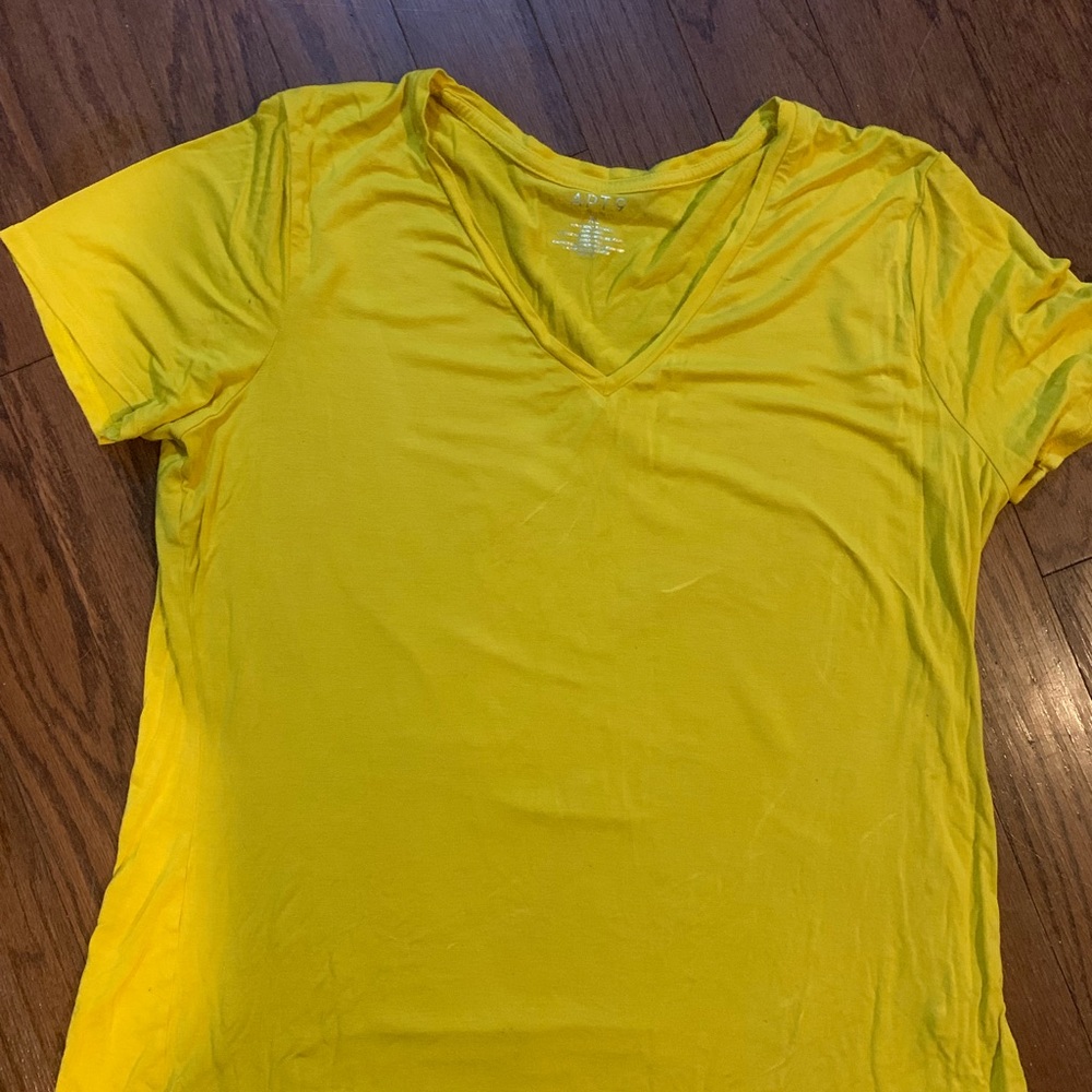 🎈 5/$25 🎈Apt 9 V neck Tee Essentials